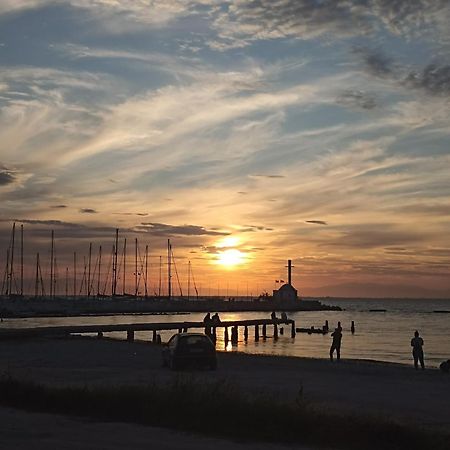 Seafront Family Apartment & Free Parking, The Cruiseflat テッサロニキ エクステリア 写真